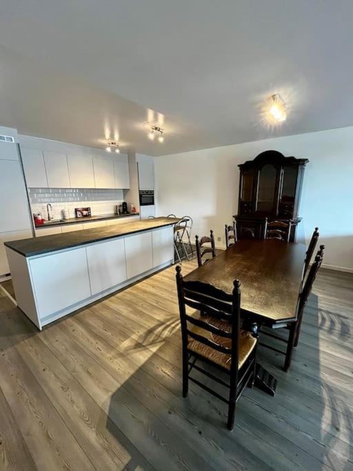 Big Apartment With Parking In Antwerp Exterior photo