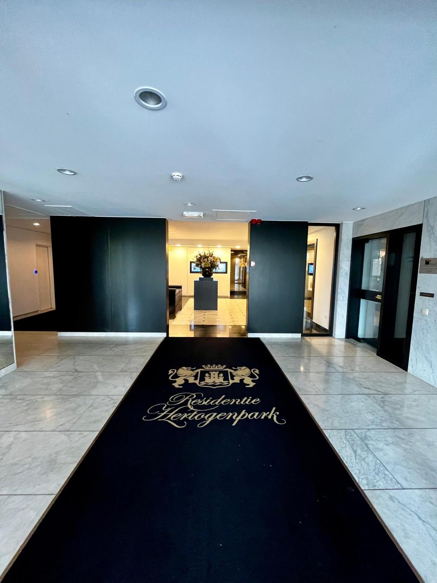 Big Apartment With Parking In Antwerp Exterior photo