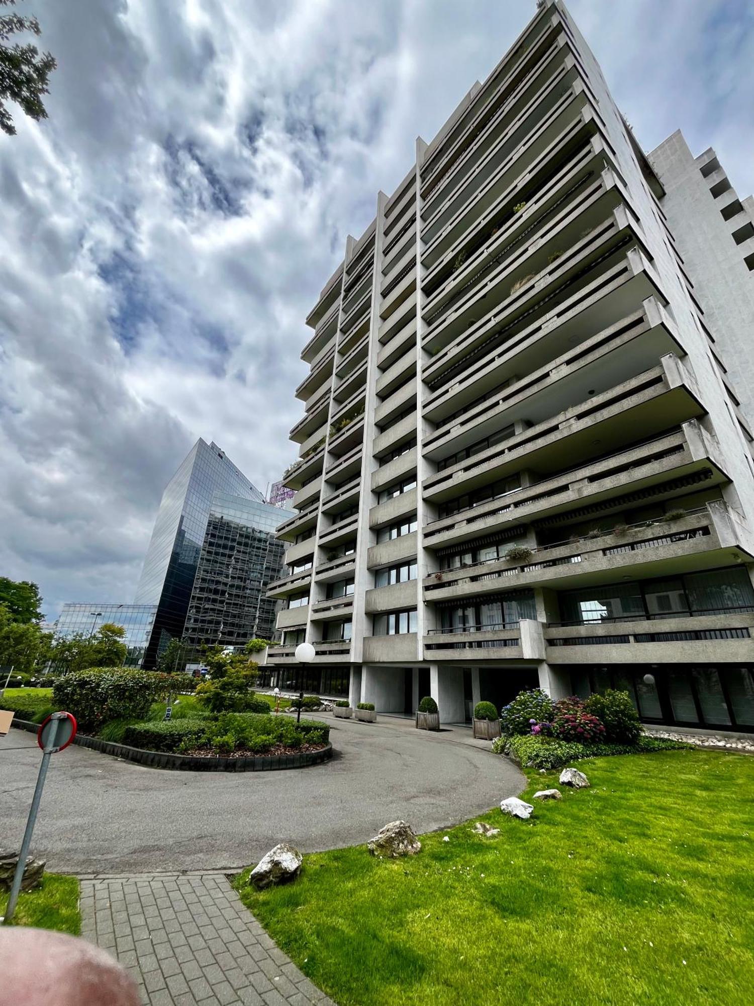 Big Apartment With Parking In Antwerp Exterior photo