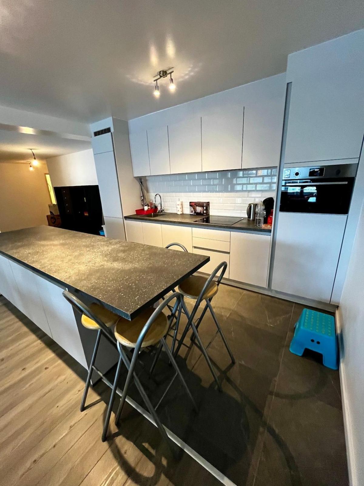 Big Apartment With Parking In Antwerp Exterior photo